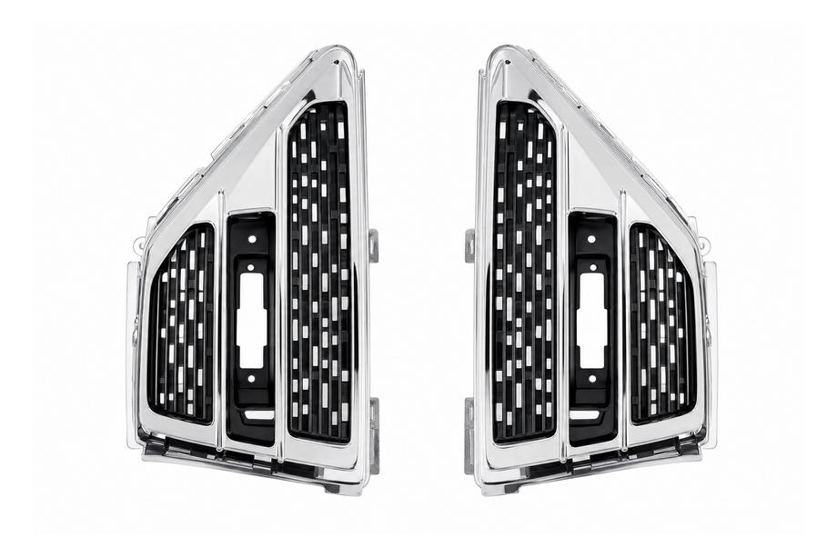 Land Rover Freelander II 2006–2014 Chrome fender vent cover (2010) Image
