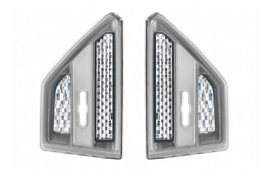 Land Rover Freelander II 2006–2014 Silver fender vent trim (2010) Image