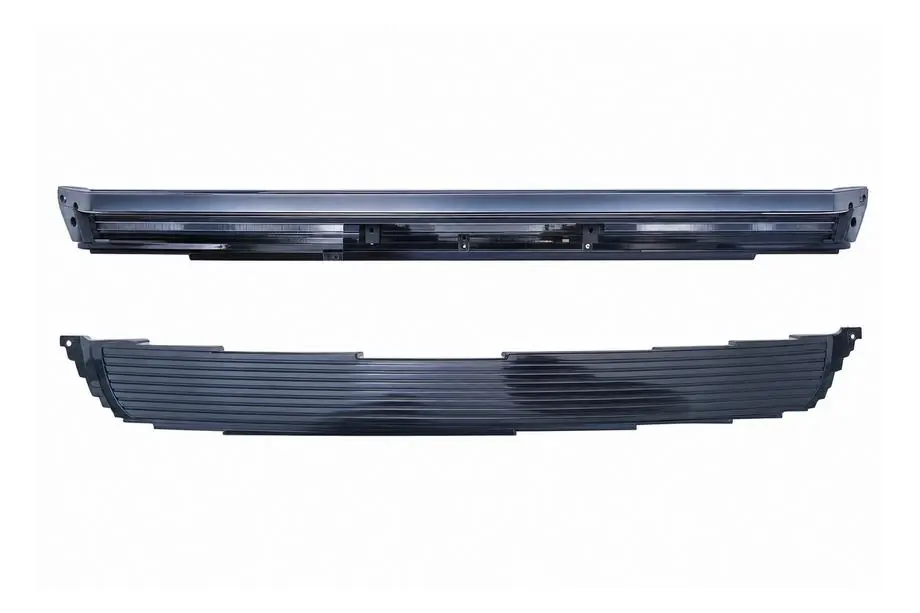 Land Rover Defender 2019- Full-width trunk lid light bar Image
