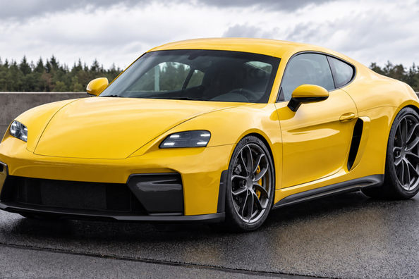 Porsche 718 EV 2027: prototype spotted at Nürburgring with little camo Photo 1