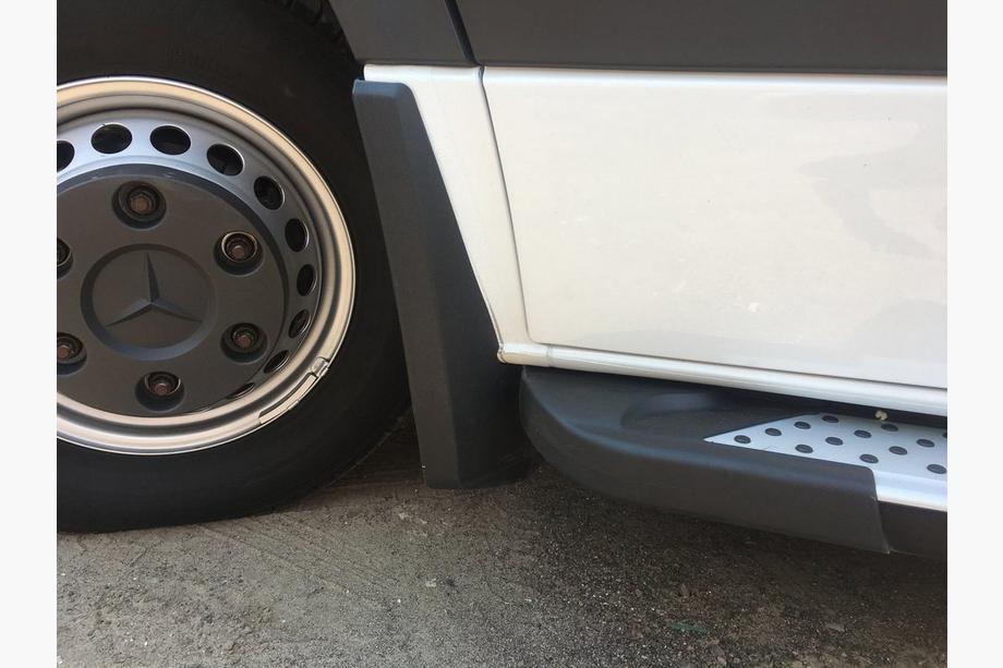 Volkswagen Crafter 2006-2016 Premium Rubber Mud Flaps Photo 2