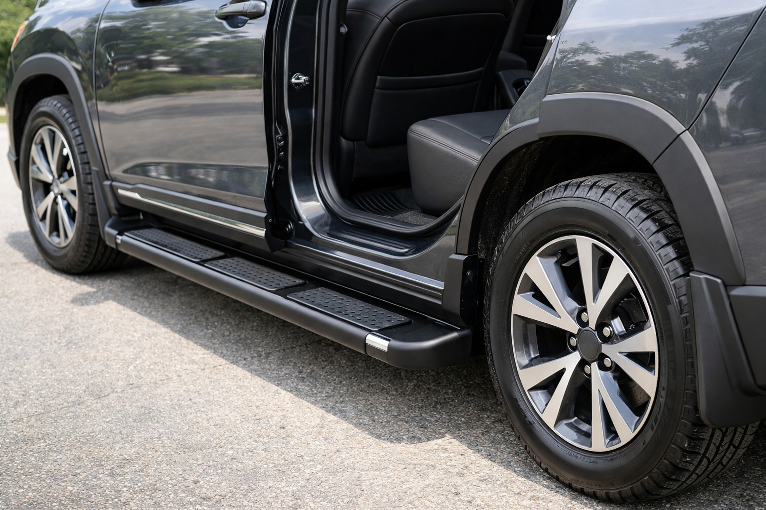 Side steps for tall SUVs: easier entry, cleaner sills