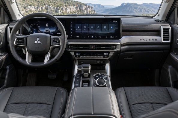 New Mitsubishi Pajero 2026: body-on-frame SUV with Super Select 4WD-II Photo 1