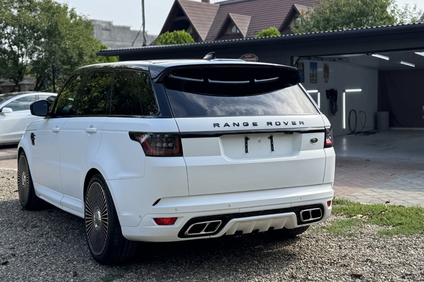 Range Rover Sport L494 2018–2022: SVR body kit installation – our work Photo 16