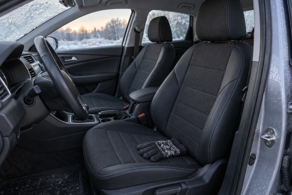 Faux leather or fabric: which seat covers stay warm in winter Photo 2