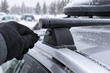 Roof rails & crossbars before winter: check mounts and roof snow load photo 1