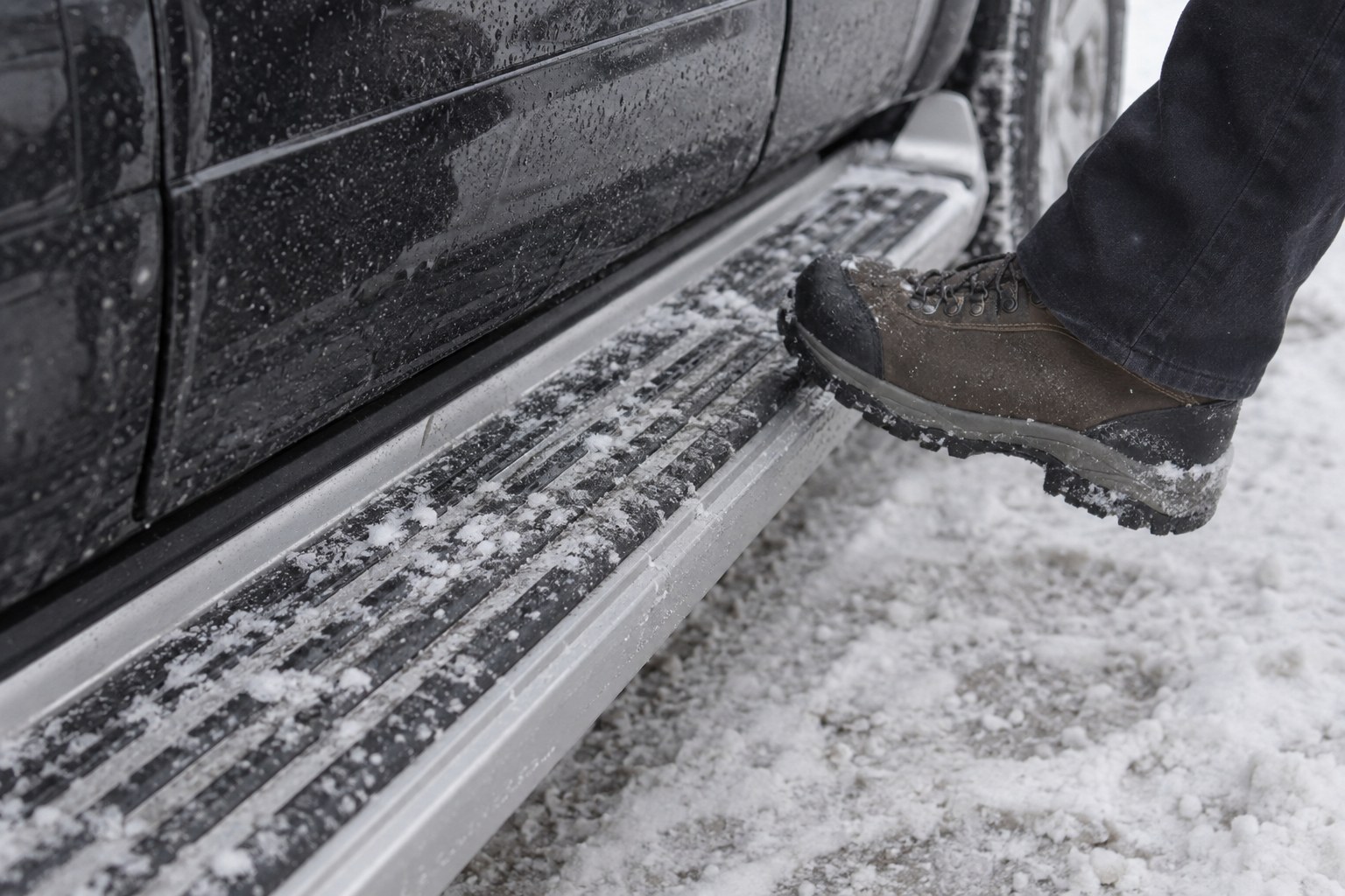 Side steps in winter: ice, snow and road salt – stay sure-footed & care