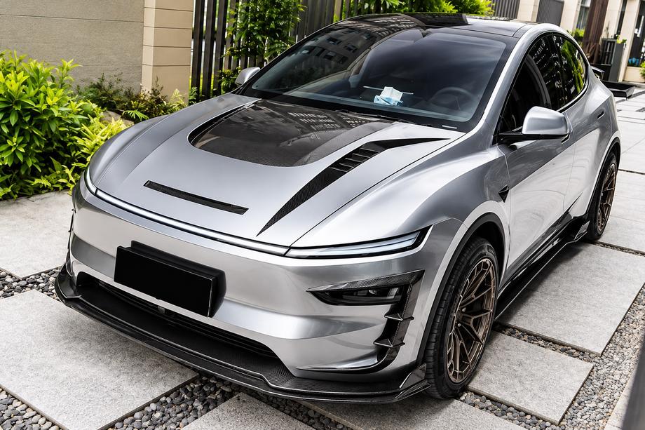 Tesla Model Y 2020- Carbon Aerokit Body Kit Set (for 2025+) Photo 1