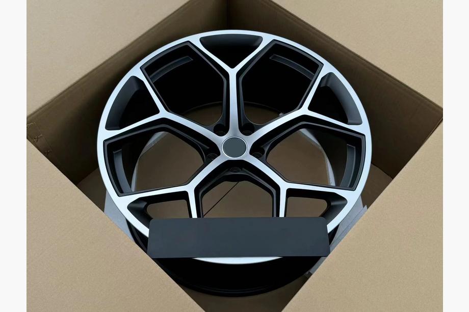 Audi Q8 2018- Forged OEM Wheels R22 V4 (Set of 4) Photo 9
