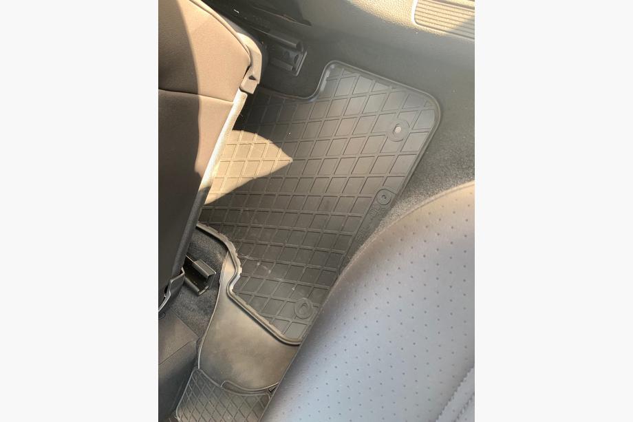 Volkswagen Golf 7/E-Golf 2012-2020 Rubber Floor Mats (4 pcs, Stingray Premium) Photo 3
