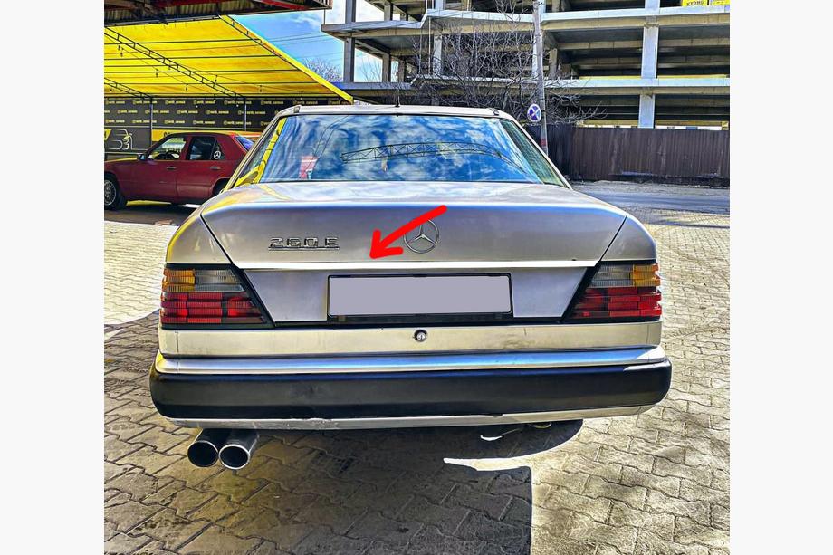 Mercedes E-class W124 1984–1997 Stainless Steel Trunk Trim Photo 1