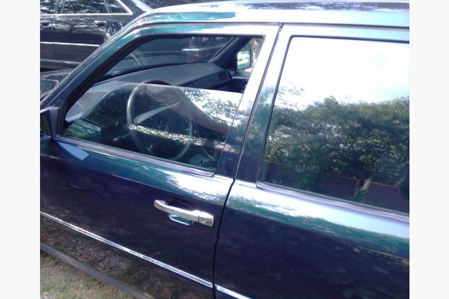 Mercedes E-class W124 1984–1997 Chrome Door Handle Covers (4 pcs, Stainless Steel) Photo 2