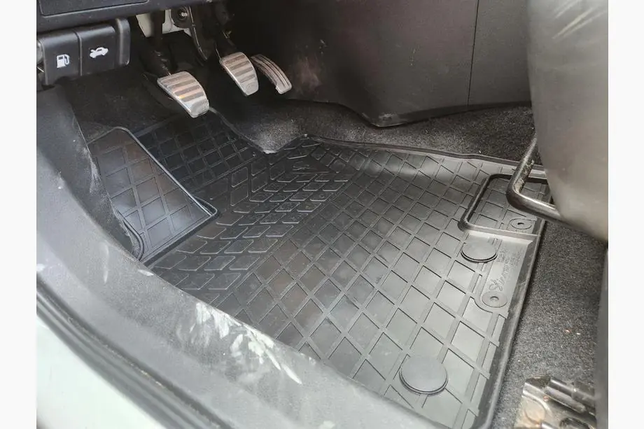 Nissan Qashqai 2007-2010 Rubber Floor Mats (4 pcs, Stingray Premium) Image