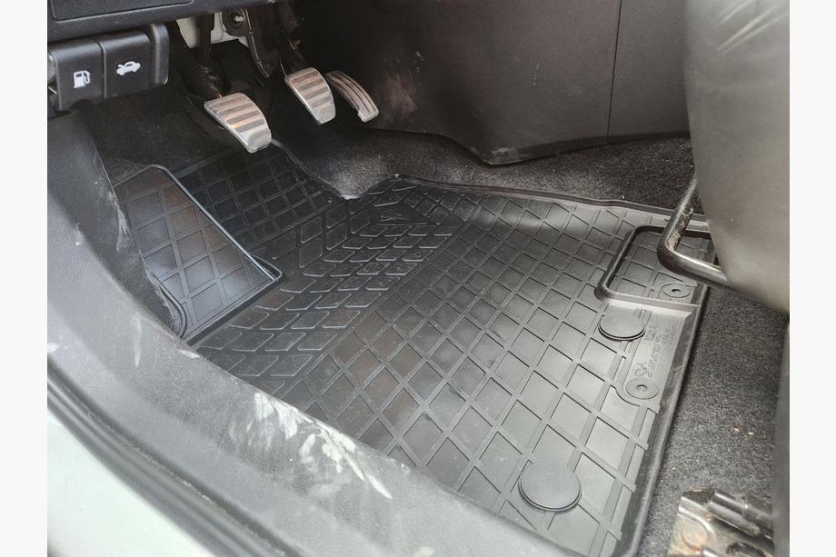 Nissan Qashqai 2010-2014 Rubber Floor Mats (4 pcs, Stingray Premium) Image