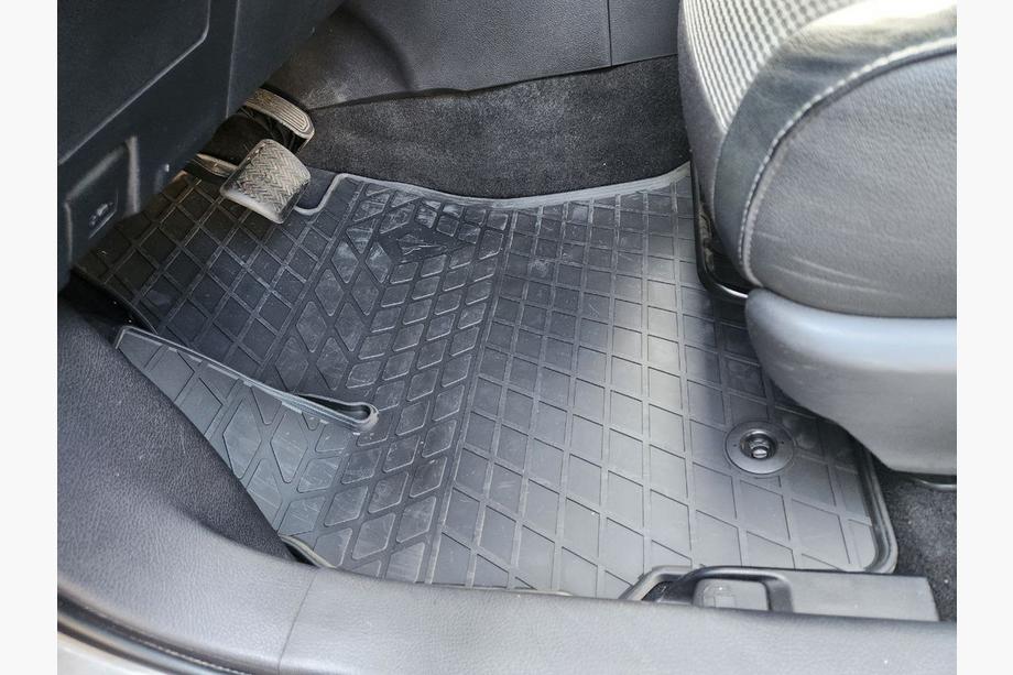 Toyota Auris 2012-2018 Rubber Floor Mats (4 pcs, Stingray Premium) Image
