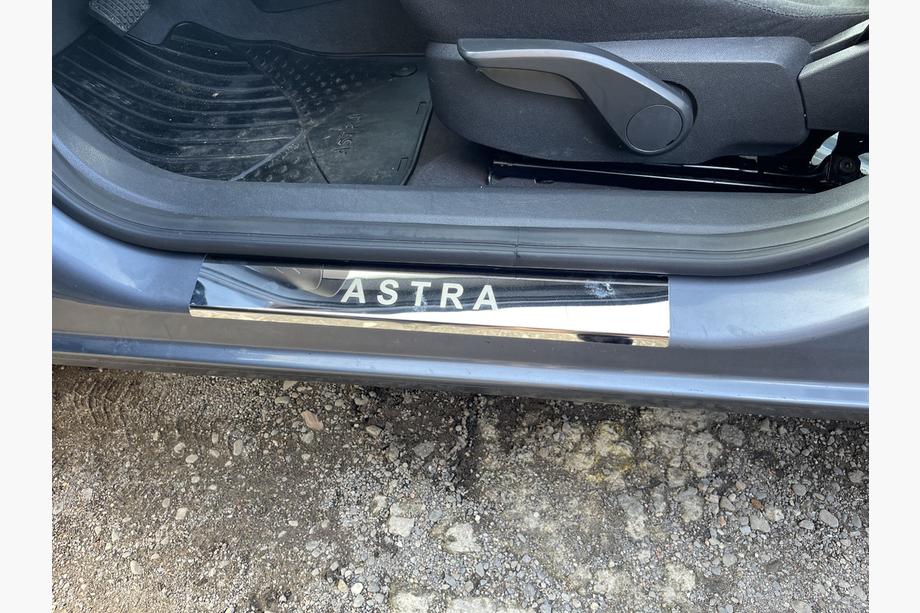 Opel Astra H 2004-2013 Door Sill Protectors Carmos V1 (4 pcs, Stainless Steel) Image