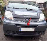 Renault Trafic 2001–2015 Winter middle grille cover (above license plate) 2001-2007, Glossy photo 1
