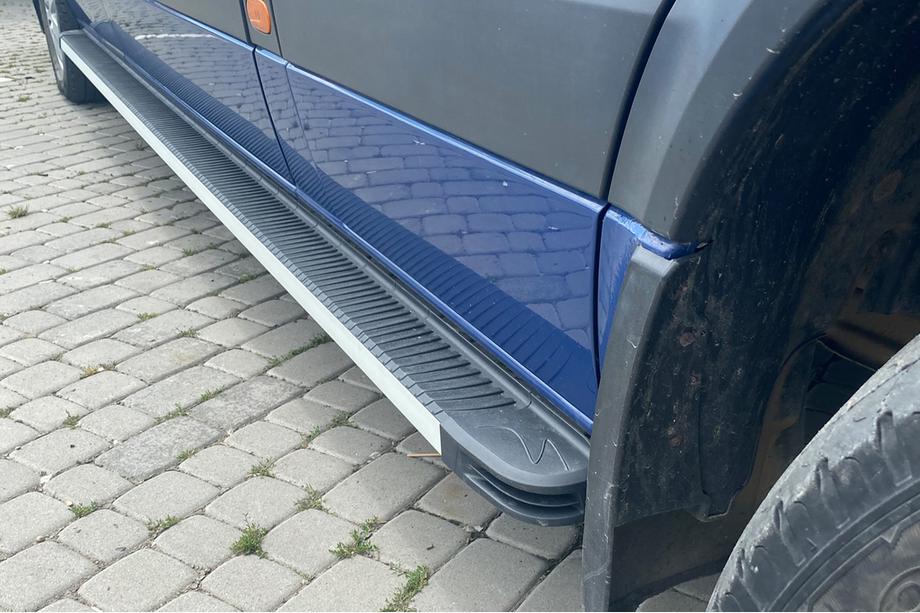 Volkswagen Crafter 2006-2016 Side Steps Maya (2 pcs, Aluminum) Image