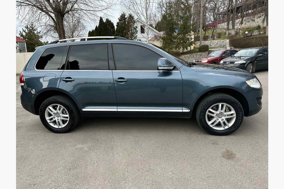 Volkswagen Touareg 2002–2010 Chrome Roof Rails (Plastic Feet) Photo 8