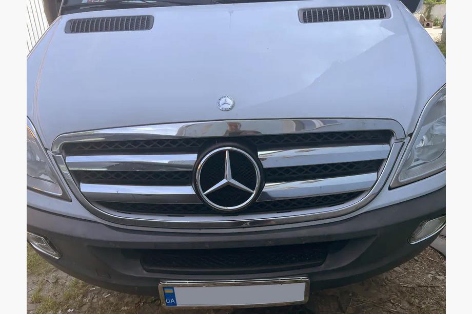 Mercedes Sprinter W906 2006–2018 Chrome Grille Surround (2006-2013, Stainless Steel) Image