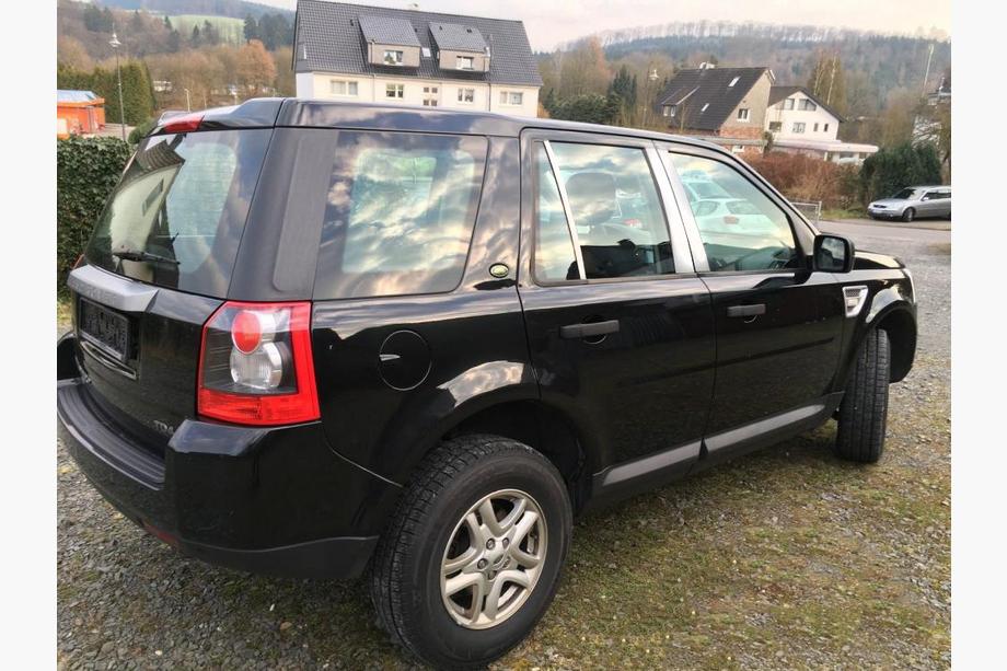 Land Rover Freelander II 2006–2014 Stainless Steel Door Pillar Trim (4 pcs) Image
