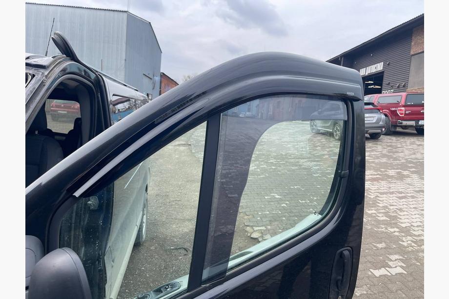 Nissan Primastar 2002-2014 Window Deflectors (2 pcs, Niken) Image