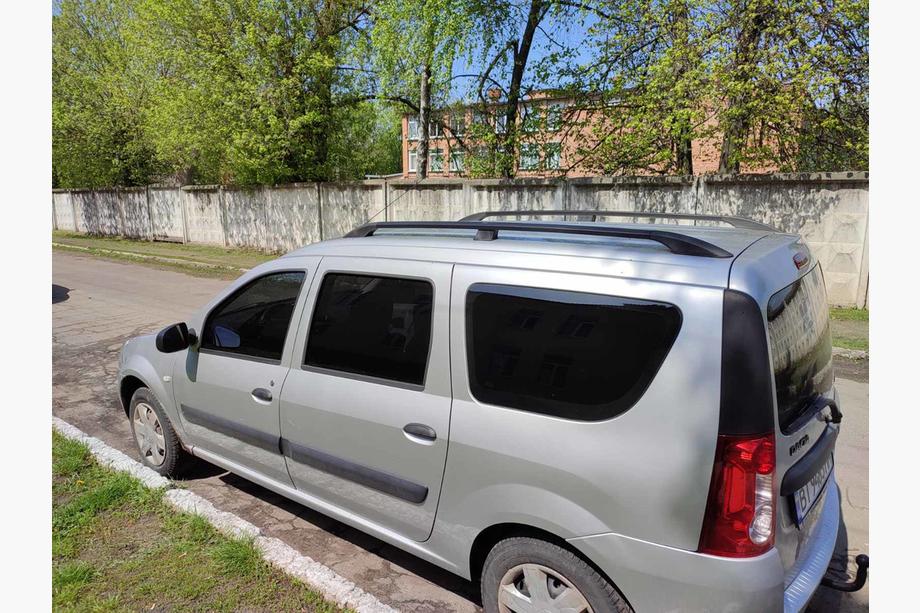 Dacia Logan MCV 2004-2014 Black Roof Rails Plastic Feet Image