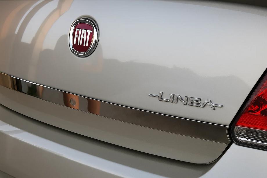 Fiat Linea 2006-2018 Trunk Lid Trim 2006-2012 Stainless Steel Without Keyhole Photo 2