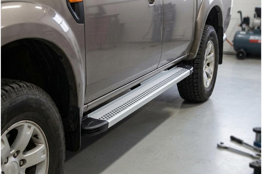 Ford Ranger 2007-2011 Side Steps Maya V2 (2 pcs, Aluminum) Image