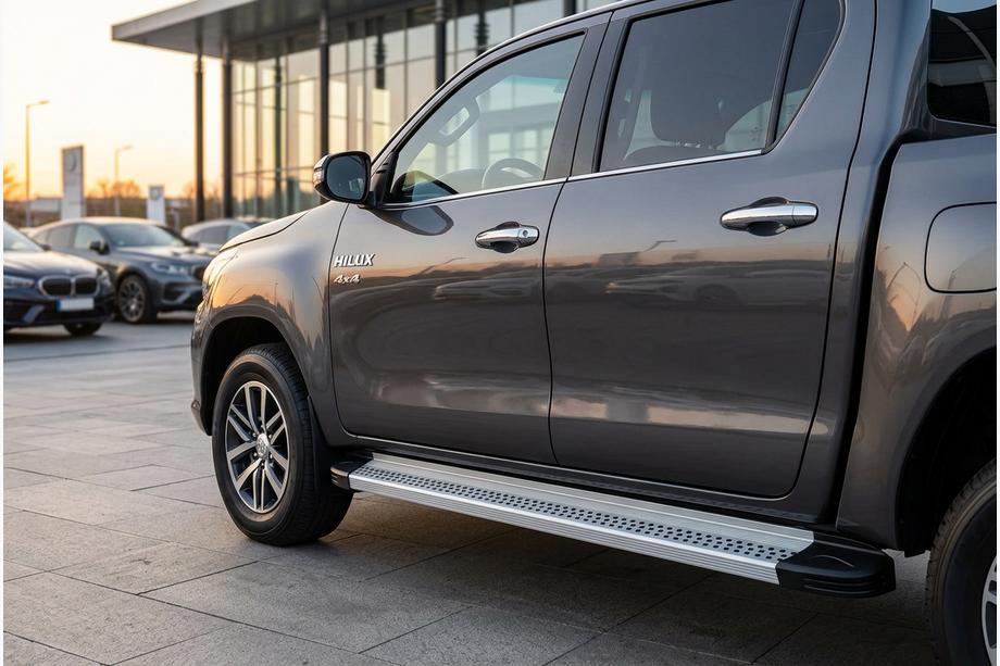 Toyota Hilux 2015- Side Steps Maya V2 (2 pcs, Aluminum) Image