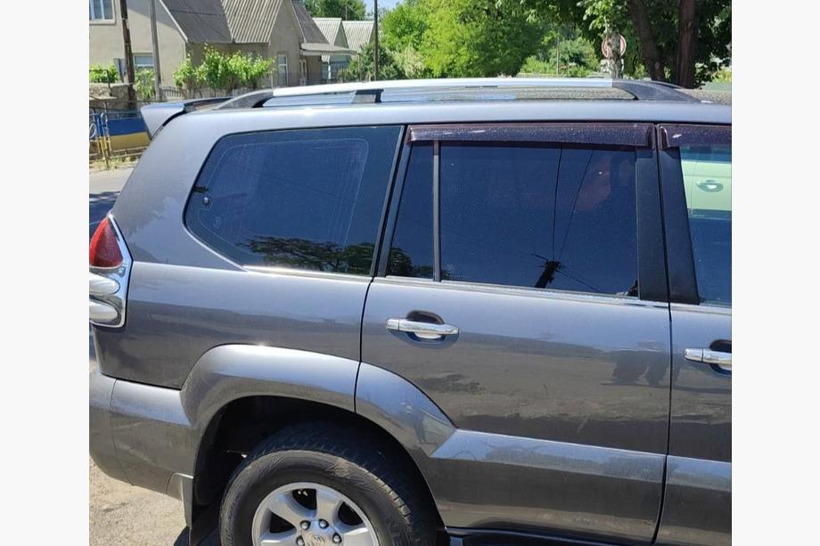 Toyota Land Cruiser Prado 120 2002-2009 Roof Rails Chrome Turkish Plastic Feet Image