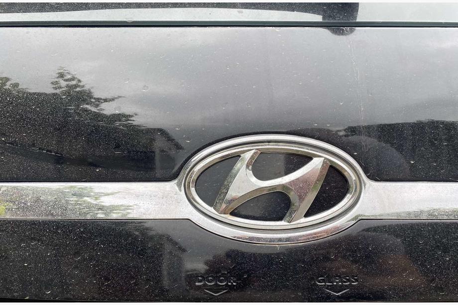 Hyundai Tucson JM 2004- Emblem (self-adhesive, 125 mm (65 mm)) Image
