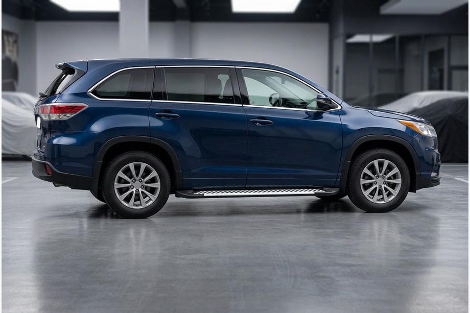Toyota Highlander 2013-2019 Side Steps Line (2 pcs, Aluminum) Image