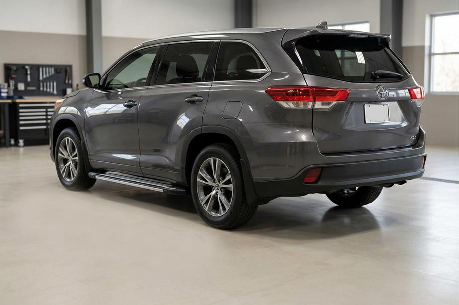 Toyota Highlander 2013-2019 Side Steps Rainbow (2 pcs, Aluminum) Image