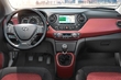 Overview of the compact hatchback Hyundai i10 photo 1
