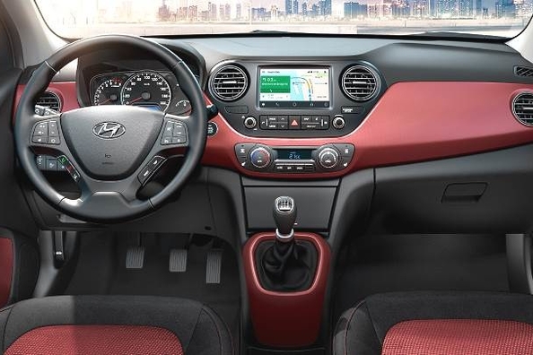 Overview of the compact hatchback Hyundai i10