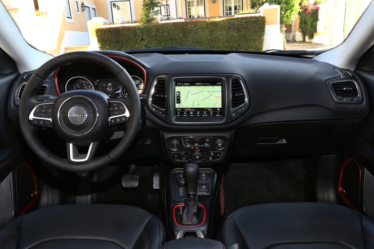 Review of Jeep Compass crossover series Trailhawk