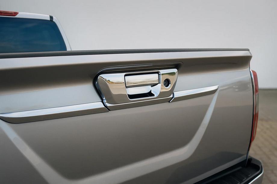 Nissan Navara/NP300 2016- Rear handle cover (without camera, stainless steel) Image