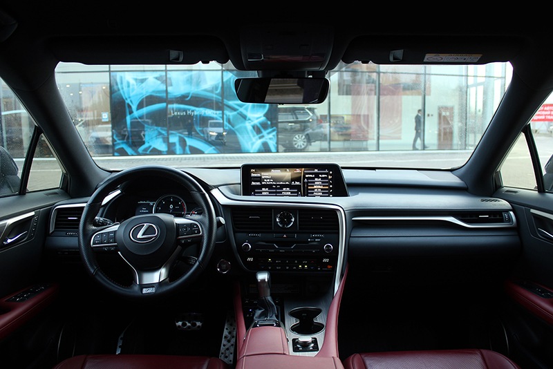A review of the crossover Lexus RX F Sport