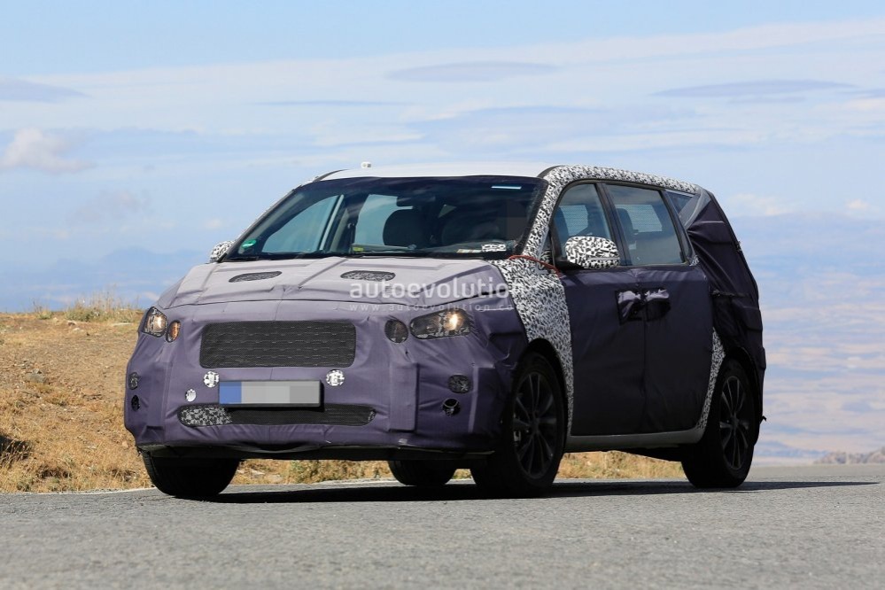 KIA has begun testing a new model of the Sedona minivan
