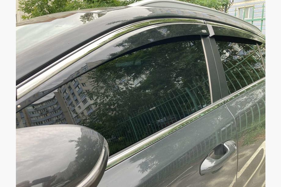 Kia Sportage 2015-2021 Window Deflectors with Chrome Trim (4 pcs, Niken) Image