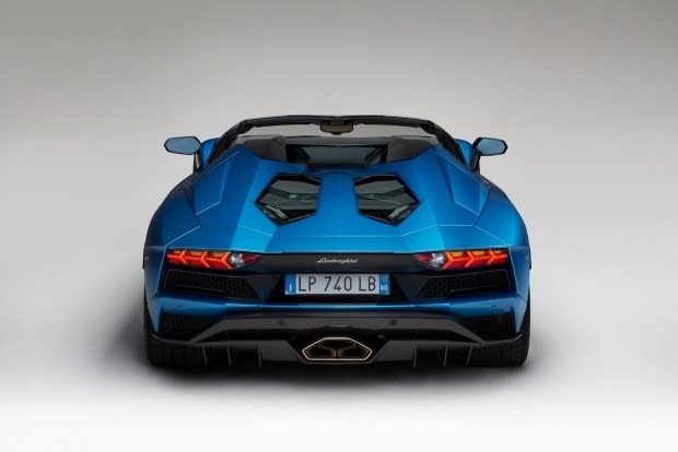 In Frankfurt will present an updated Lamborghini Aventador Roadster S