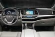 Browse Toyota Highlander 2017 model year photo 4