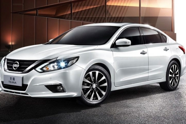 Overview of sedan Nissan Teana