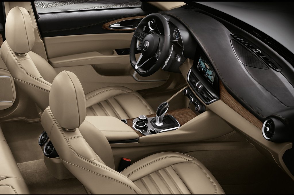 Italian charisma in sedan Alfa Romeo Giulia