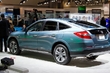 Browse Honda Crosstour 2017 model year photo 2