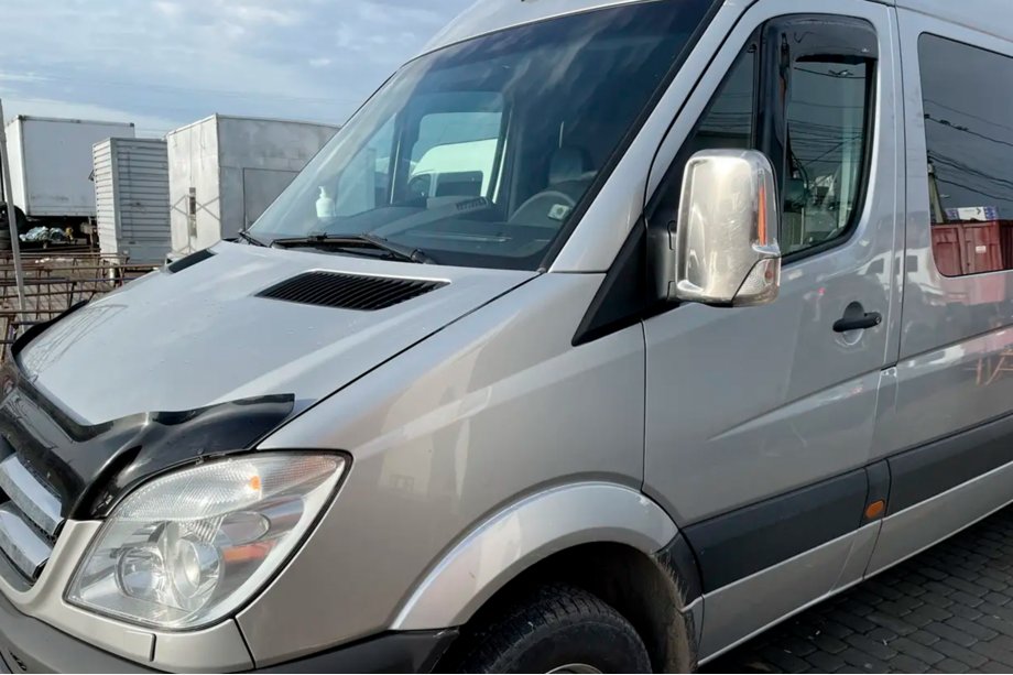 Mercedes Sprinter W906 2006–2018 Stick-on Wind Deflectors (2 pcs, HIC) Photo 10