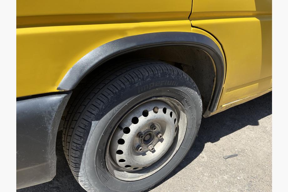 Volkswagen T4 Caravelle/Multivan 1990–2003 Fender flares (4 pcs, plastic) Image