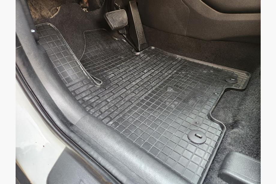 Kia Sportage 2015-2021 Rubber Floor Mats Type-1 (4 pcs, Stingray Premium) Image