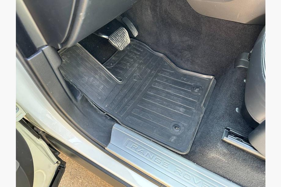 Range Rover Sport 2014-2022 Rubber Floor Mats (4 pcs, Stingray Premium) Image